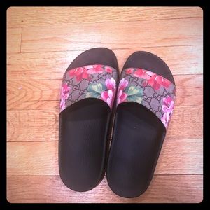 Gucci bloom pool slide